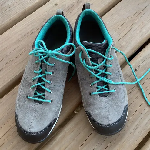 Womenโs practical L.L. Bean shoes ๐๐ Gray Size 9.5