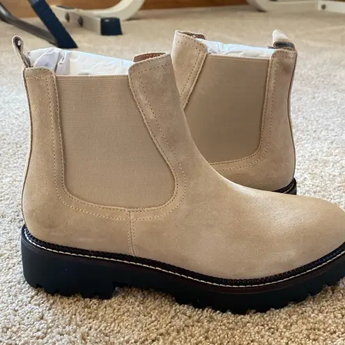 Caslon New In Box  Miller Water Resistant Lug Chelsea Boot Size 8.5 Beige Sand