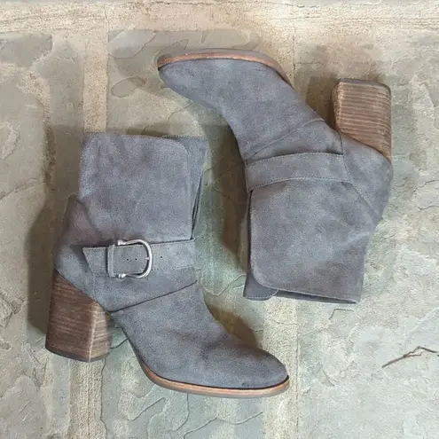 Isola Lavoy Gray Suede Ankle Boots Woman's Size 9.5 Moto Stacked Heeled Buckle