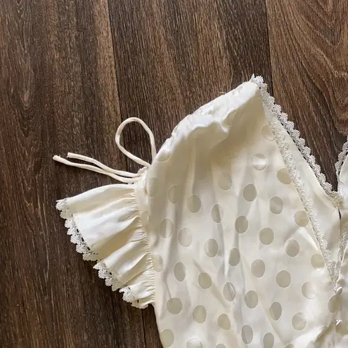 Three Floor V-neck Polka Dot Pattern Alba Dress In White