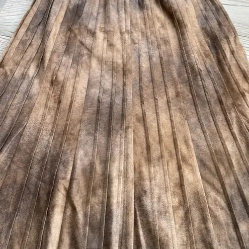 Nic+Zoe Faux Suede brown midi pleated skirt size 2 Excellent preowned