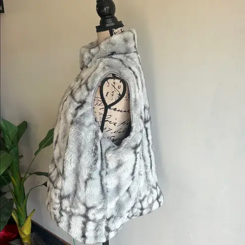 Faux Fur Reversible Sleeveless Vest Size XL Gray