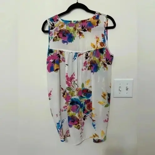 Melissa Paige  Sleeveless Button‎ Down Floral Blouse