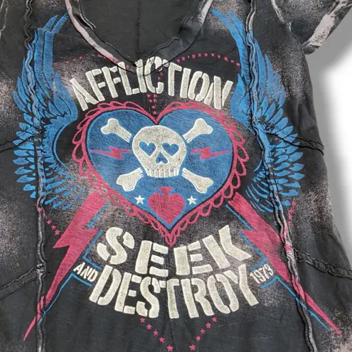 Top Size Medium Y2K Affliction Seek and Destroy Graphic Print T-Shirt Women's Top