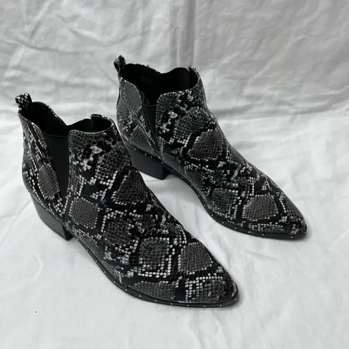 Bar III  Gabby Snake Print Black & Gray Pointed Toe Ankle Boots 7M bootie