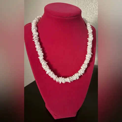 Vintage White Puka Sea Shell Beaded Chip Strand Necklace