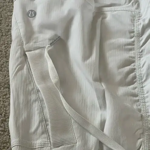 Lululemon  Studio II Pant Liner in Polar Cream Size 4 Bin 247