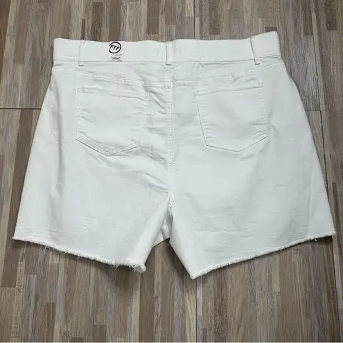 Fashion to Figure Plus Women's White Denim Short NWT, 26W