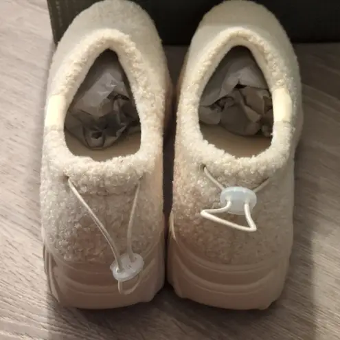 Koi Flamma Cream Microfiber Chunky Cream Platform Shoes Size 9