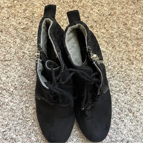 Bongo  Ankle Booties Women's Size 10 Kenzie Wedge Black Quilted Faux Suede Lace