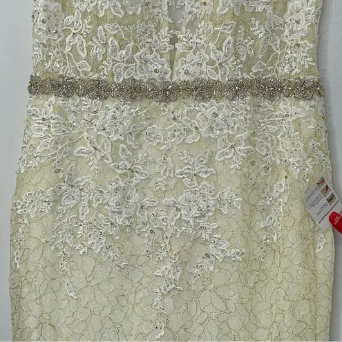 Mac Duggal 79341 Floral Appliqués Sleeveless Plunge Neck Trumpet Gown, Size 12