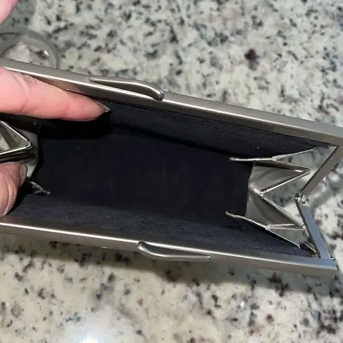 Bo’s Art Studio Los Angeles Women’s Artsy Crisscross Front Wire Screen Crossbody Gray