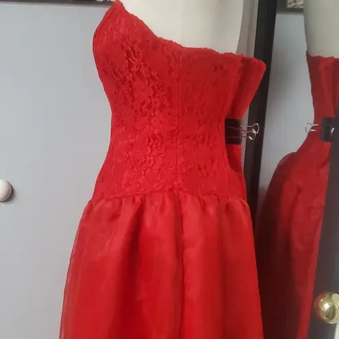 DAZZLING RED FIT N FLARE GOWN STRAPLESS LACE OVERLAY FULL ZIP BACK EMBROIDERED Size 10