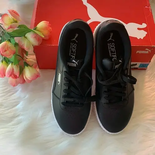 Puma  Women's Carina Sneaker Size 10