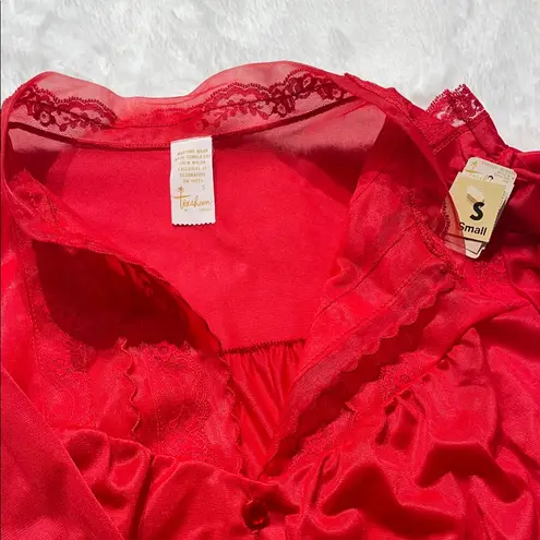Vintage NWT Luxurious Scarlet Women's Robe Red