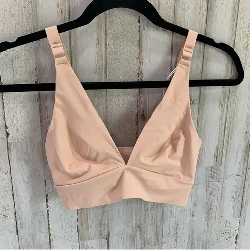 Everlane  ReNew The Invisible Bra Light Tan NWT Seamless Tagless Hook Back