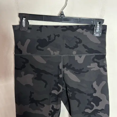 Zyia Active Forest Camo Hi-Rise Capri 22" Leggings Size 6-8