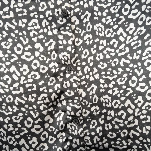 Sincerely Jules New Gray Leopard Print Satin Button Down Size Medium