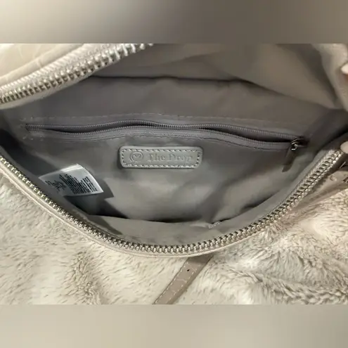 The Drop Gray Crocodile