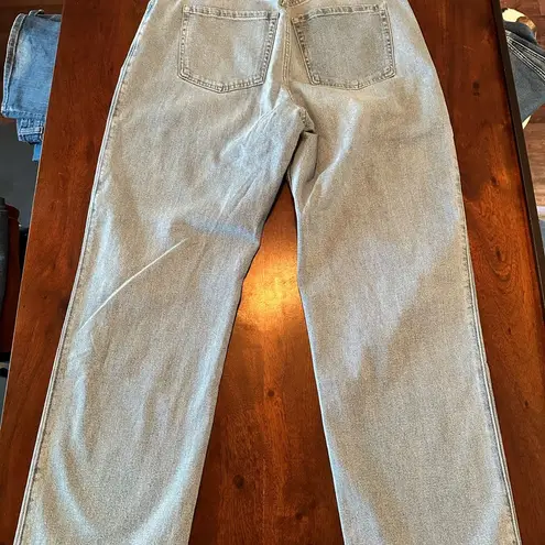 Hollister Ultra High Rise Ripped Dad Jean Light Wash