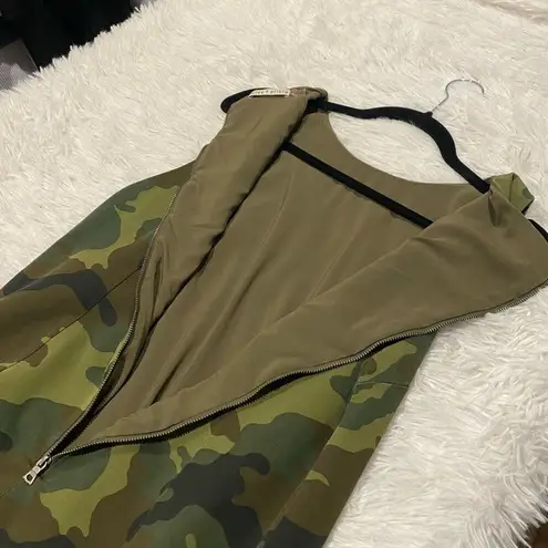 Alice + Olivia  Clyde Shift Mini Dress in Camo Size 8 - Image 8