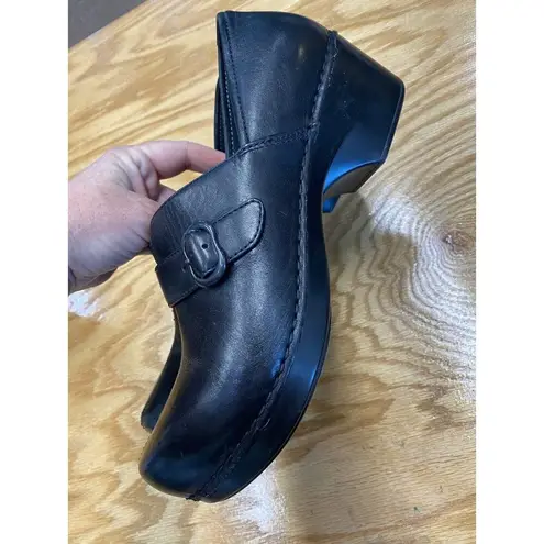 Dansko Clogs Women's 10.5 Black Leather Slip On Buckle Strap Comfort Shoes S29