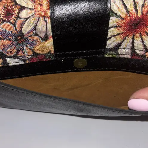 Patricia Nash TAPESTRY AND LEATHER CROSSBODY GORGEOUS AND CHIC A ONE OF A KIND❤️