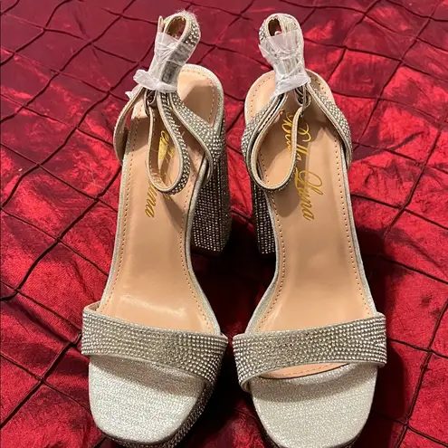 Glamorous Silver Rhinestone Heels Size 6