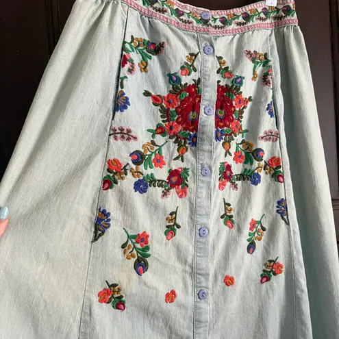 90s Vintage DENIMLAND Floral Embroidered Maxi Button Front Jean Skirt Medium Blue