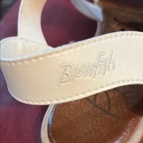 Blowfish Malibu Rumor White Strappy Sandals with Ankle Buckle Size undefined
