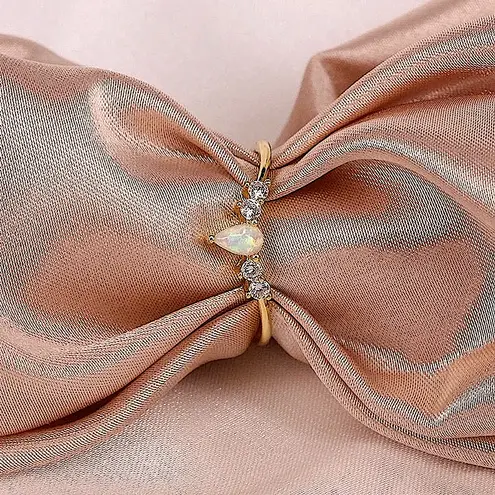 Boutique NEW Beautiful Chevron Opal Synthetic Diamond Ring, Pretty Pearl Ring, Size 6