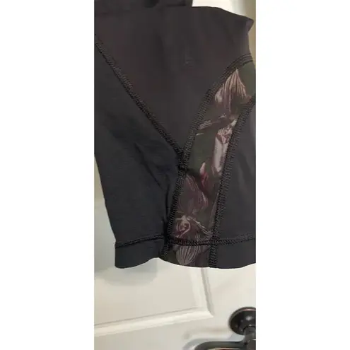 Lululemon  Women's Gray Capri Leggings M Mesh Detail Yoga Running