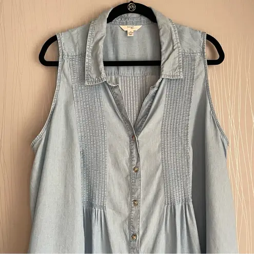 Terra & Sky  Plus Size Sleeveless Pintuck Shirt Women’s
2X Denim Blue Button Down