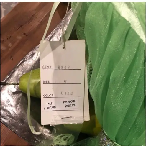 Elegant Lime Green Party Time Halter Top Style Formal Dress Size 6 by Lisa Kane