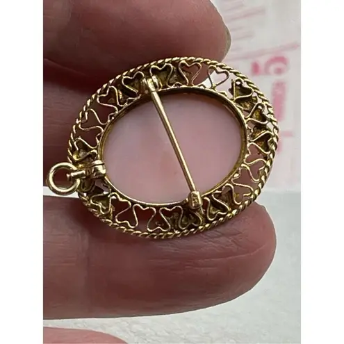 Victorian cameo brooch 10K gold left facing