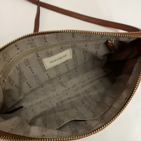 Margot Cognac slim Crossbody purse A27 Brown