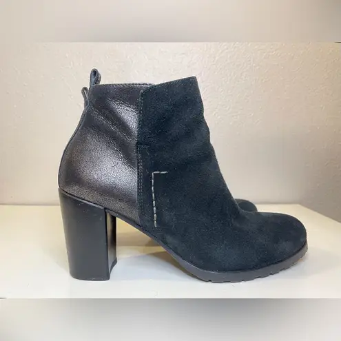 Paul Green Women’s Black Heeled Ankle Boots Sleek Design Size 9