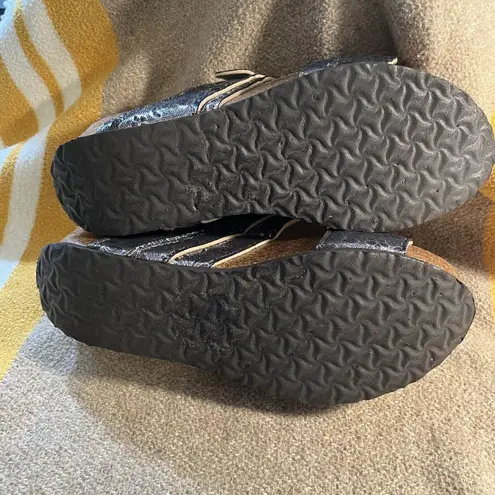 Muk Luks | Emery Wedge Sandal Womens 8 Metallic Silver Floral Cork Slip On