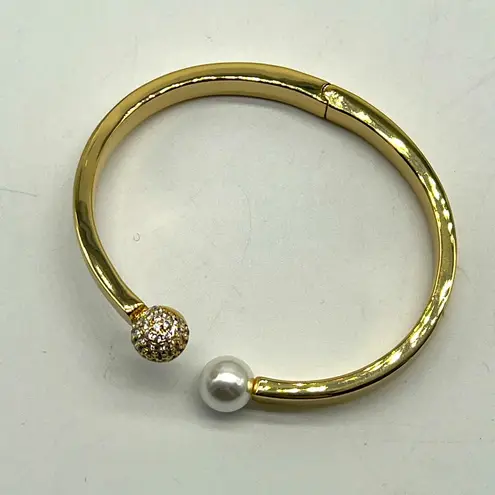 NEW REAL SIMPLE fashion gold bracelet with a pearl and mesh ball at each…