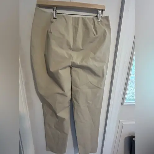 Lafayette 148 NWOT  New York Crhystie capri pants. Size 10. Spring ready.