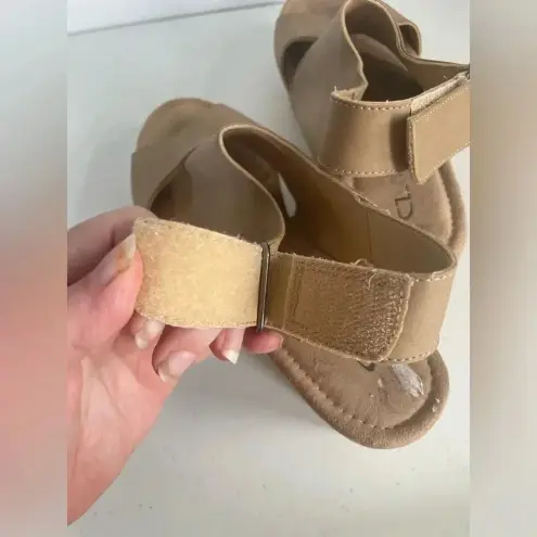 Chinese Laundry  Tan Vegan‎ Leather Cork Wedge Sandals Size 9 EUC!