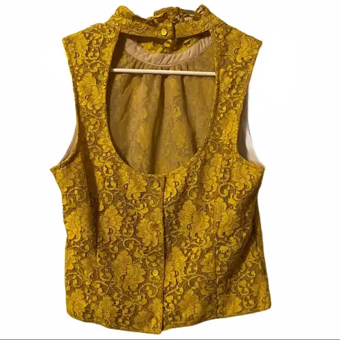 Wyatt light gold lace open back blouse medium NWOT