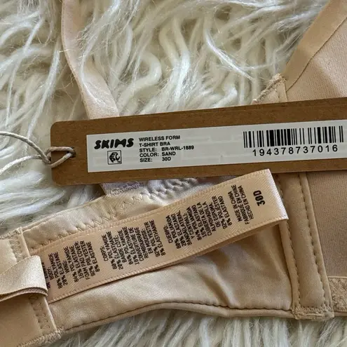 SKIMS Wireless Form T-shirt Bra Sand Size 30D