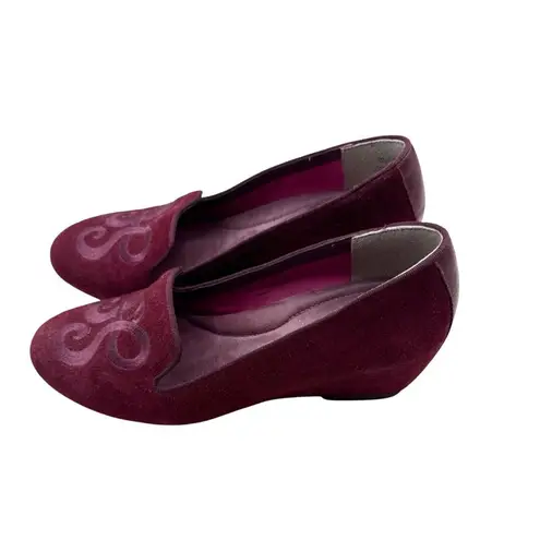 Hush Puppies Size 7.5 Burgundy Suede Slip-On Shoes Embroidered Detail