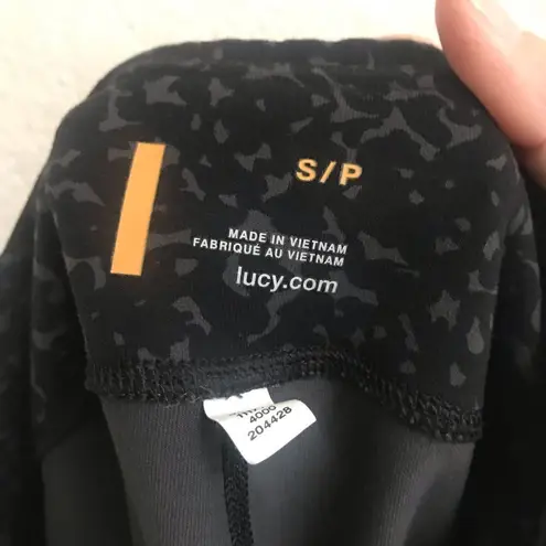 Lucy camo print cropped leggings S Black