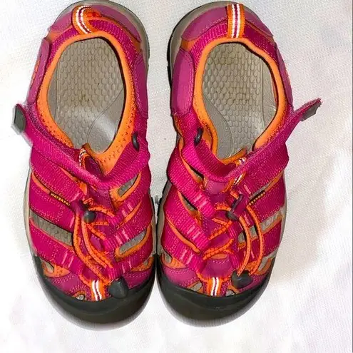 Keen Wo Size 5 Pink and Orange Sandals with Protective Toe Coverage EUC clean