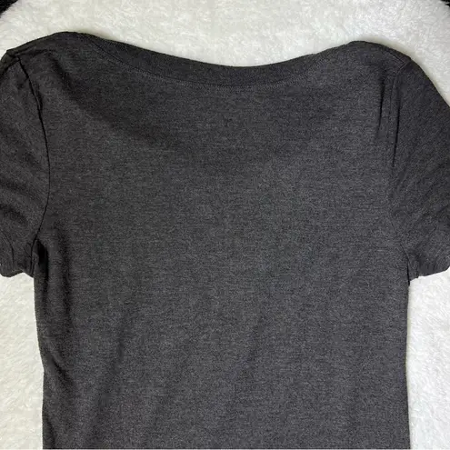 Piper by SmartPak Gray V-Neck Short Sleeve T-Shirt