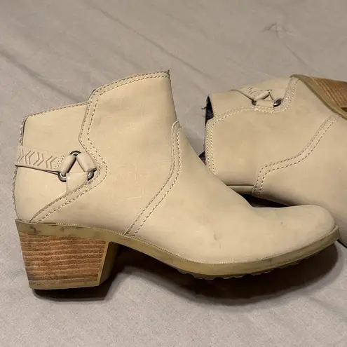 Teva Foxy Beige Cream Nude Neutral Leather Ankle Bootie Heeled Shoe B65