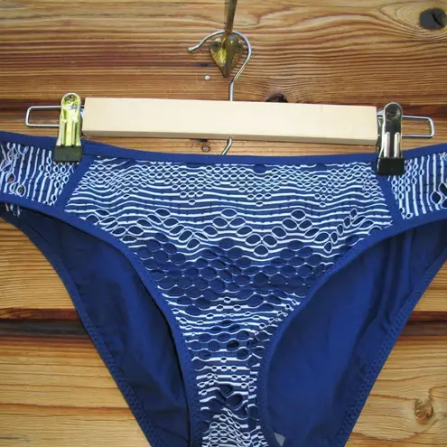 Becca NWOT by Rebecca Virtue Women's Reveal Crochet Hipster Bikini Bottoms