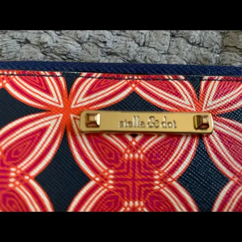 Stella & Dot  Wallet Zip Around Fringe Zipper Pull Pink Vay Blue EUC